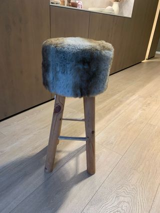 Taburete con asiento de pelo