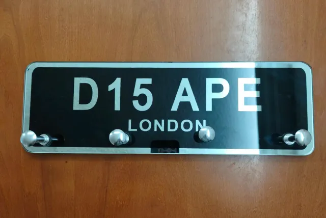 Percha D15 APE LONDON 4 colgadores