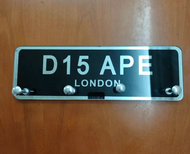 Percha D15 APE LONDON 4 colgadores