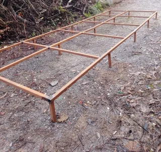 Base de hierro con patas