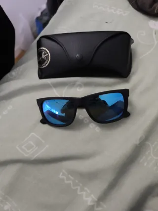 Gafas de sol Ray-Ban negras y azules