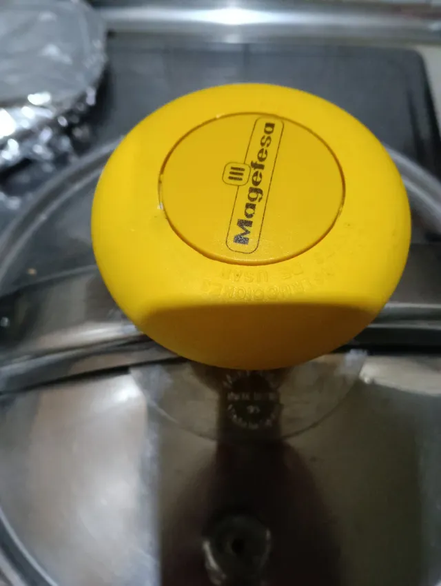 Olla Express Plata y Amarilla