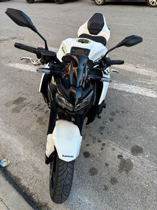 Kawasaki Z900 Blanca y Verde