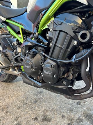 Kawasaki Z900 Blanca y Verde