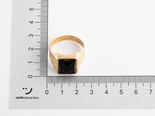 sello oro 18k con piedra con onix