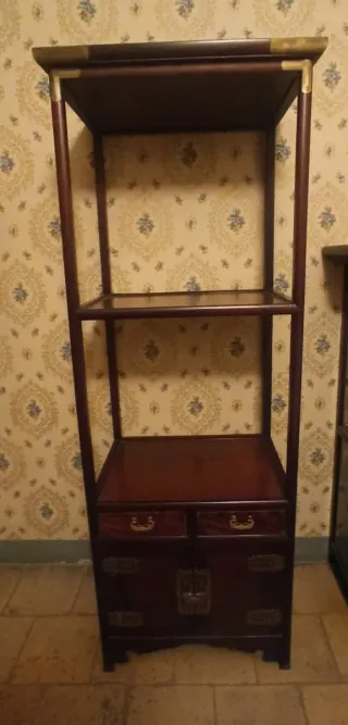 Mueble oriental madera con detalles dorados