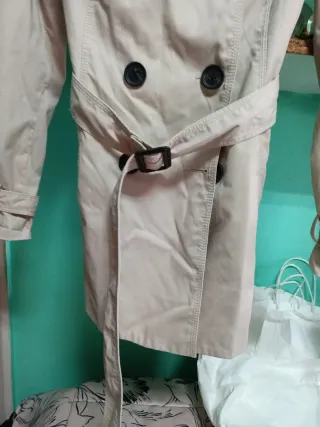 Gabardina Beige Doble Botonadura