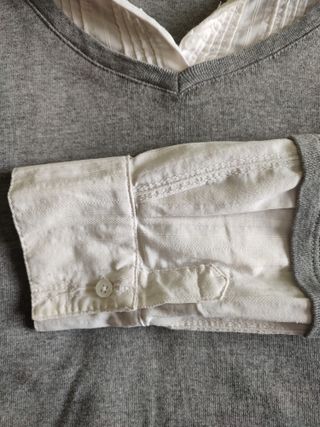 Camiseta Caroll gris con cuello y puños