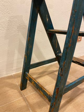 Escalera Antigua Madera Azul