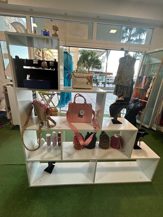 Estantería blanca modular