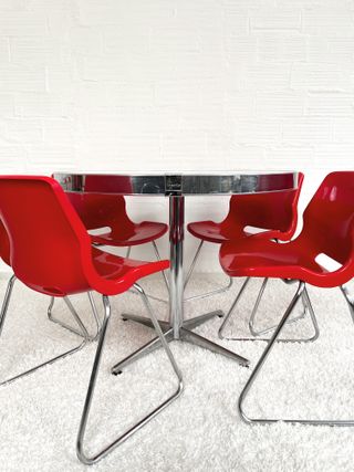 Tavolo Vegasa rotondo. Profilo metallizzato. Spagna. Anni '70