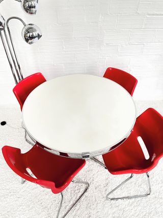 Tavolo Vegasa rotondo. Profilo metallizzato. Spagna. Anni '70