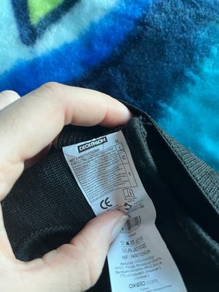 kit de protecciones y casco para patines en línea.