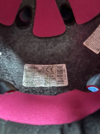 kit de protecciones y casco para patines en línea.