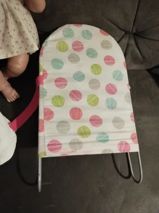 Muñeca bebé con hamaca y accesorios