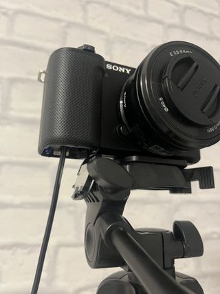 Sony ZV-E10 + Trípode + Batería Enchufable