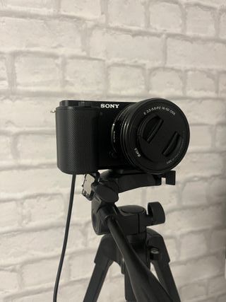 Sony ZV-E10 + Trípode + Batería Enchufable