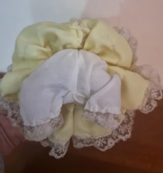 Bambola Porcellana con Abito Giallo