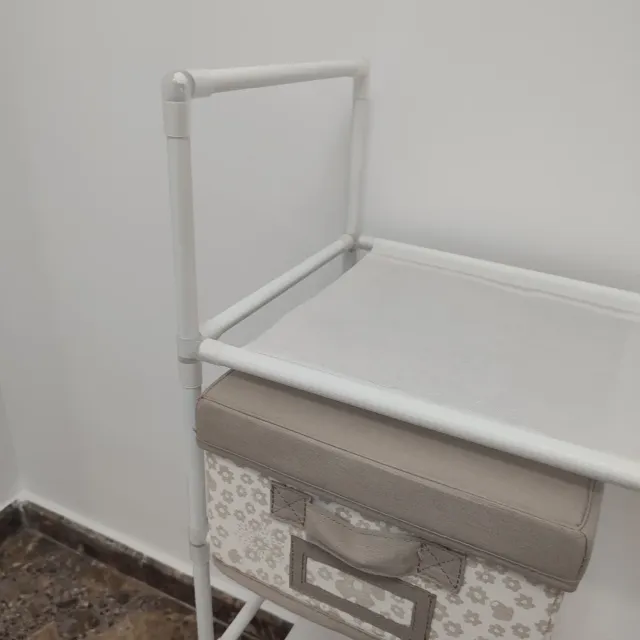 Organizador de tela beige y blanco