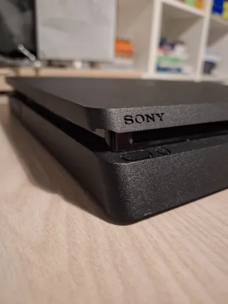PlayStation 4 Slim Nera
