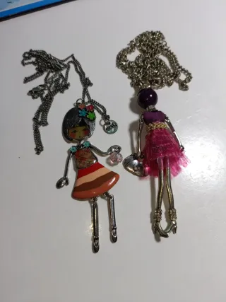 Colgante Muñeca Multicolor y Plateado