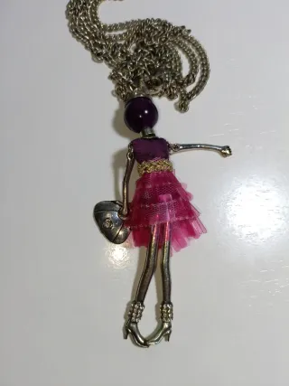 Colgante Muñeca Multicolor y Plateado