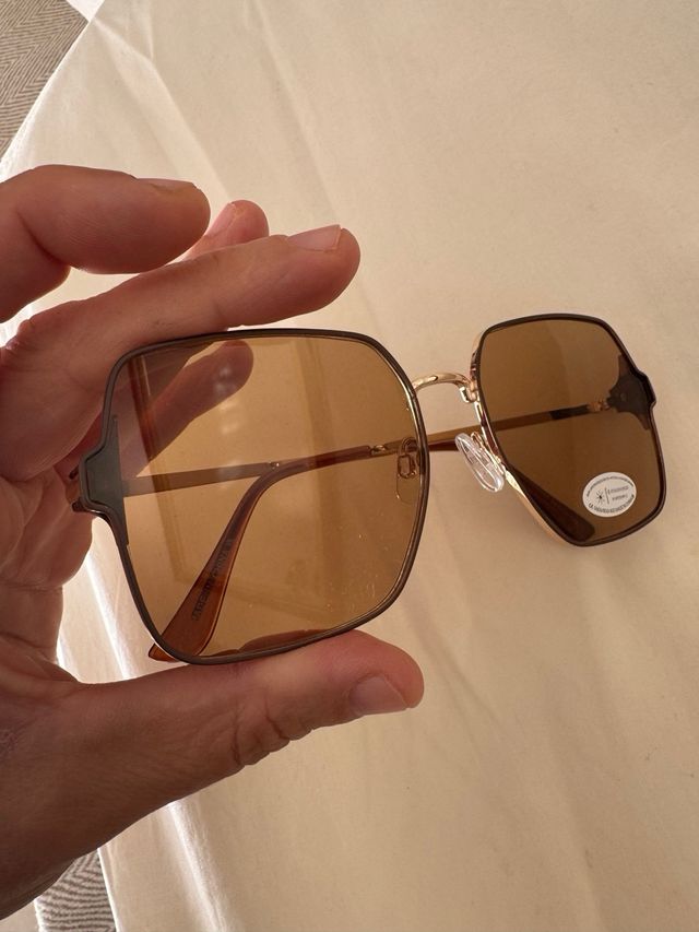 Gafas de sol Stradivarius marrones y doradas