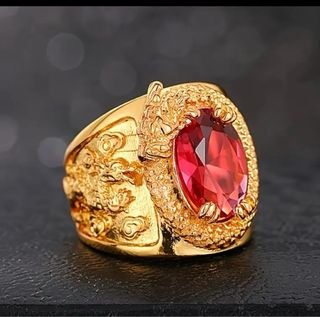 Anillo Dorado con Piedra Roja