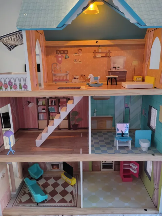 Casa de muñecas de madera