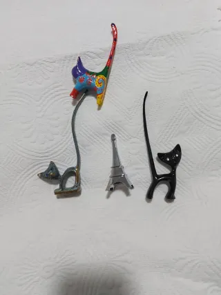 Soportes para anillos de gato y Torre Eiffel