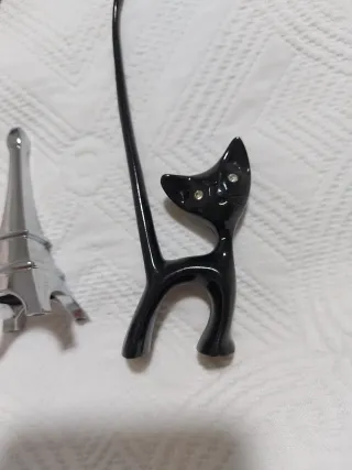 Soportes para anillos de gato y Torre Eiffel
