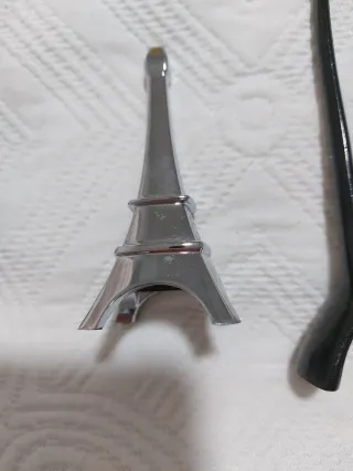 Soportes para anillos de gato y Torre Eiffel