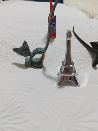 Soportes para anillos de gato y Torre Eiffel