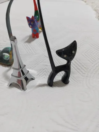 Soportes para anillos de gato y Torre Eiffel
