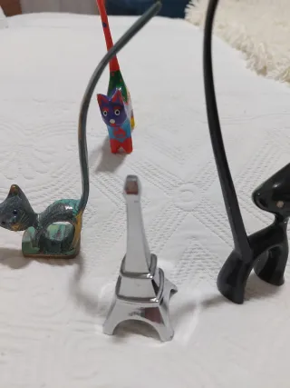 Soportes para anillos de gato y Torre Eiffel