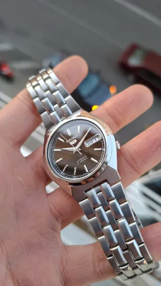 Reloj Seiko 7S26 Automático Marrón Oscuro