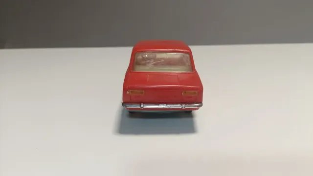 Seat 124 de Gozan con caja.