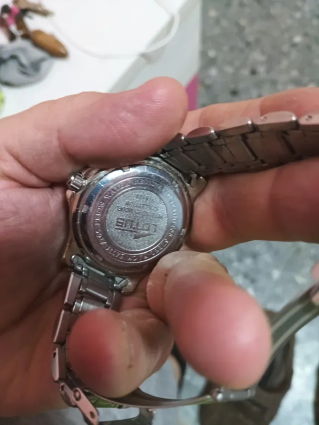 Reloj Lotus 15108 falta la pila
