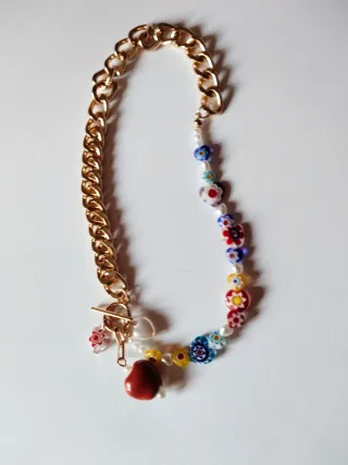 Collar cadena dorada y cuentas flores