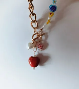 Collar cadena dorada y cuentas flores