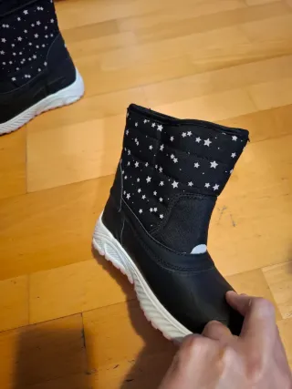 Botas de nieve infantiles estrellas. Talla 35