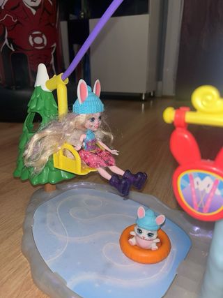 Pista de esquí Enchantimals con muñecas y mascotas