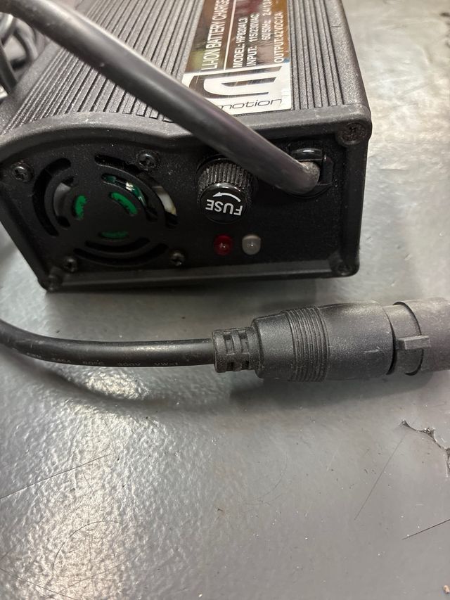 Cargador Batería Li-Ion Emotion HP8204L3