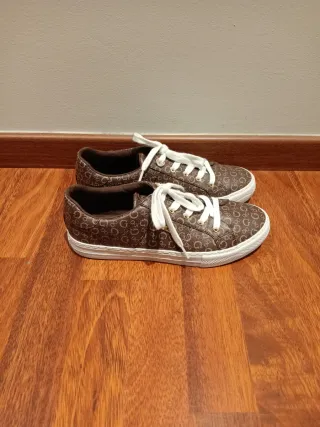 Scarpe Guess N. 39 marroni con logo