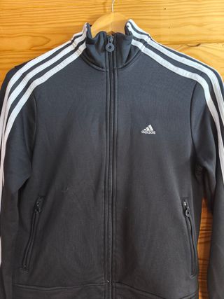 Sudadera Adidas Color Negro y Blanco Talla XS.
