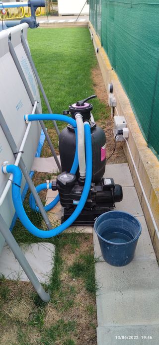 Piscina 5,5x2,8m con motor y accesorios