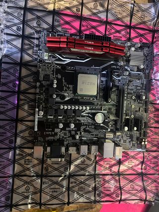 PLACA BASE CON COMPONENTES