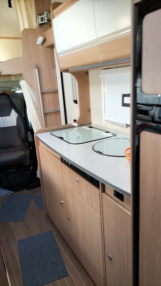 Autocaravana de ocasión Sun Light Capron A70 6 pla