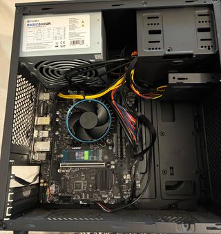 PC NUEVO i5 12aGen 16GB SSD, rápido y silencioso.
