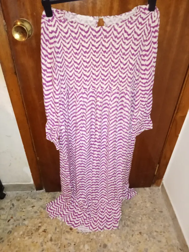 Vestido largo morado y blanco
